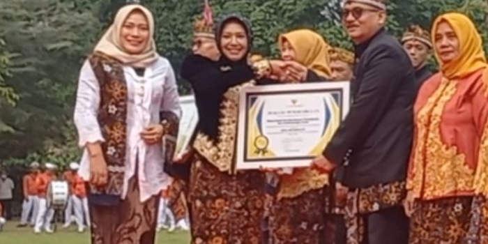 dinsos-p3a-raih-apresiasi-sebagai-pemenang-ppid-award-kota-mojokerto-2025