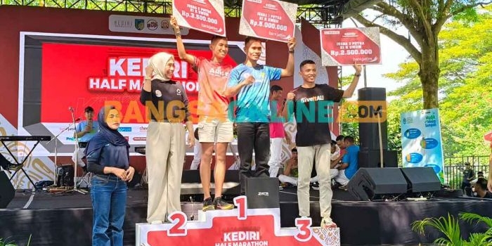 prajurit-tni-ad-dari-sumatra-juarai-lomba-kediri-half-marathon-2025
