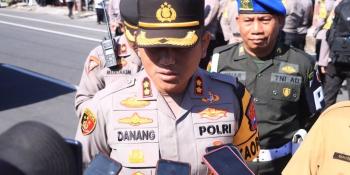 Kapolres Blitar Kota AKBP Danang Setiyo, saat memberi keterangan.