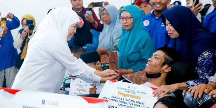 roadshow-sapa-bansos-gubernur-khofifah-salurkan-rp8397-miliar-di-lamongan