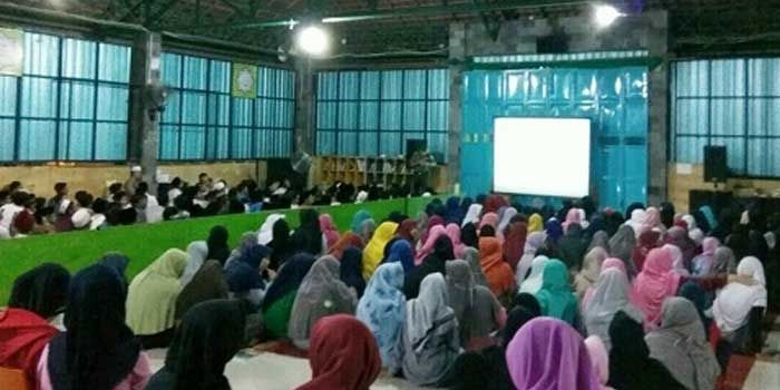 Ratusan siswa diajak Nobar film pengkhianatan PKI.