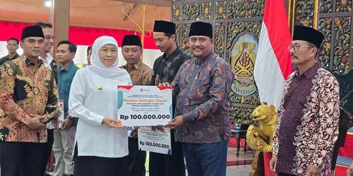 beri-bantuan-rp762-miliar-di-bangkalan-khofifah-optimis-kemiskinan-ekstrem-di-jatim-turun