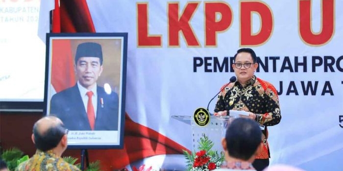 Pj Gubernur Jatim, Adhy Karyono, saat memberi sambutan.