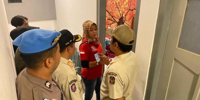 Satpol PP Kota Blitar bersama TNI dan Polri melakukan razia penginapan di Kota Blitar Foto: Ist.