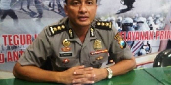 ?

Kasubdit Penmas Polda Jatim AKBP Bambang Tjahjo Bawono saat memberikan keterangan di hadapan para wartawan. foto:azharil farih/BANGSAONLINE