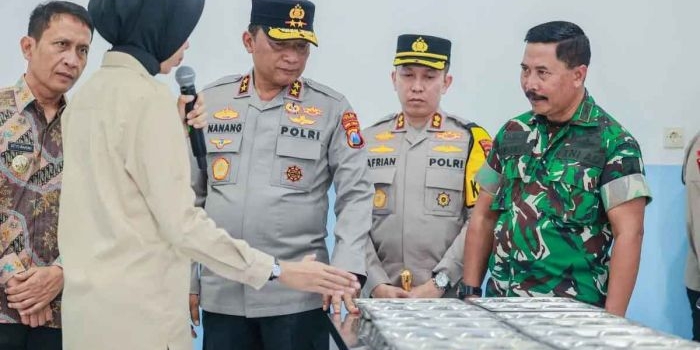 tingkatkan-gizi-anak-kapolda-jatim-dukung-mbg-polres-bojonegoro