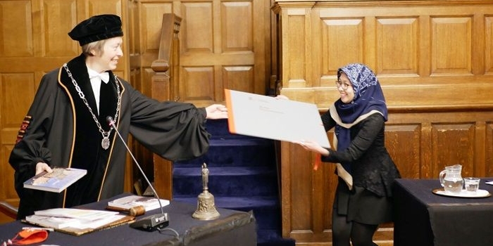 Mahasiswi Indonesia, Isti Hidayati meraih Disertasi PhD terbaik dari University of Groningen, Belanda. foto: istimewa