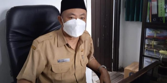 Kepala Bidang SMP Dispendik Jember, Nur Hamid, di ruang kerjanya.