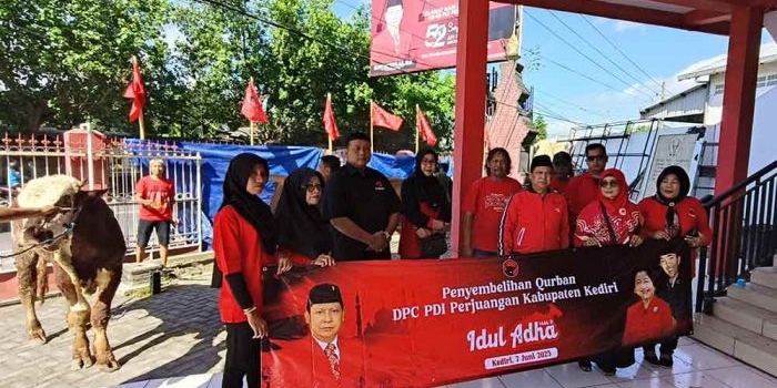 kurban-empat-sapi-dpc-pdip-kediri-berharap-kader-partai-bisa-teladani-nabi-ibrahim-dan-ismail