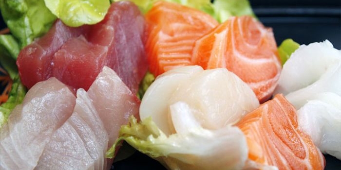 Ikan salmon dan tuna merupakan salah satu makanan yang baik dikonsumsi oleh pengidap HIV/AIDS