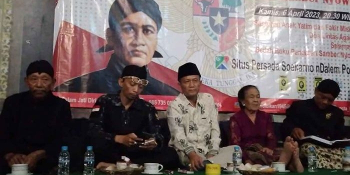 Suasana dialog dan bedah buku Pangeran Samber Nyowo di Situs Ndalem Pojok. Foto: Ist