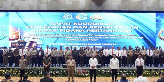 menteri-atrbpn-beri-penghargaan-untuk-74-pihak-pemberantas-mafia-tanah