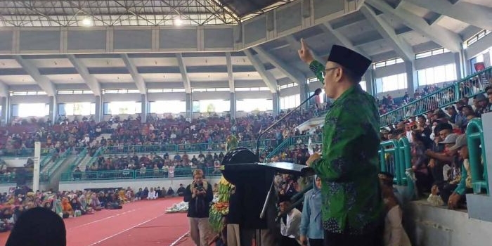 Sholawatan di GOR PKPSO Jember dalam rangka menyambut Hari Tani ke-63.