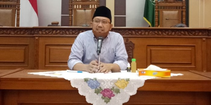 H. M. Sudiono Fauzan, Sekretaris DPC PKB Pasuruan saat memberikan penjelasan terkait acara halal bihalal yang disorot netizen.