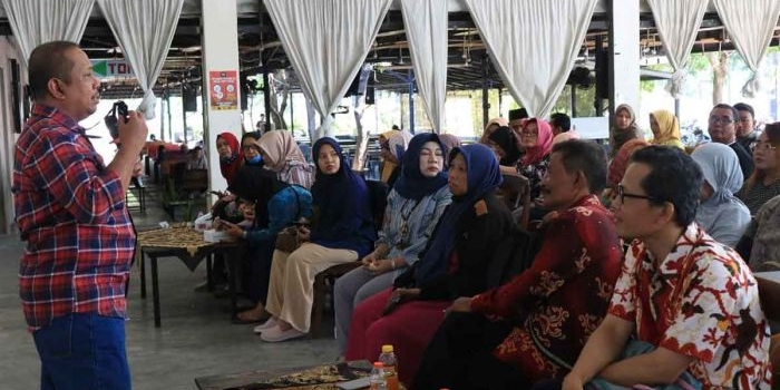 Para pelaku UMKM di Sidoarjo saat mengikuti Edukasi Pinjaman Online. Foto: Ist
