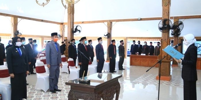 Bupati Tantri saat memimpin Mutasi ke 38 pejabat di lingkungan Pemkab Probolinggo.