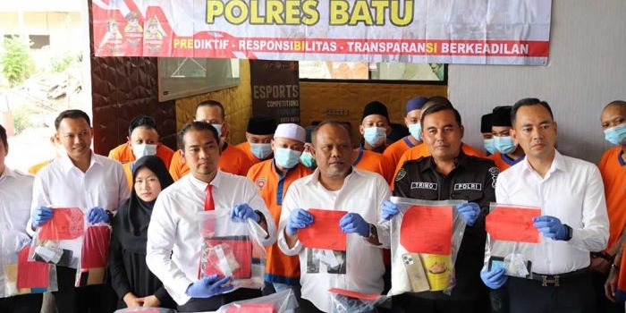 Jajaran Satreskrim Polres Batu saat rilis ungkap kasus narkotika.