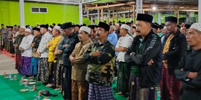 Ratusan Relawan Bima Sakti saat deklarasi pemenangan bakal paslon Berbakti di Pondok Pesantren Darul Tauhid.