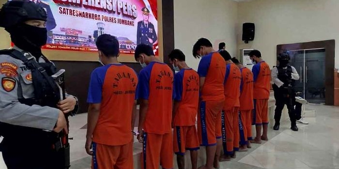 satreskoba-polres-jombang-amankan-5-kg-ganja-dengan-nilai-rp60-juta