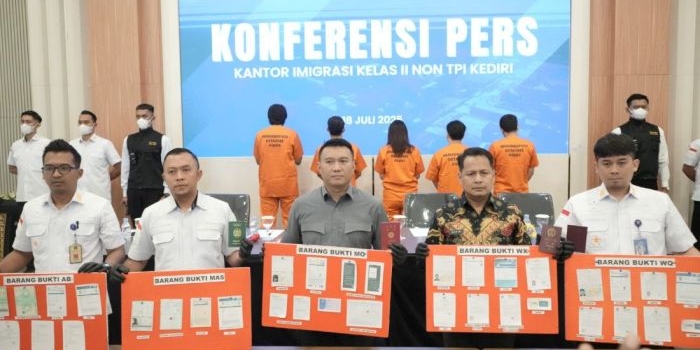 operasi-wirawaspada-2025-kantor-imigrasi-kediri-amankan-wna-pelanggar-hukum-keimigrasian