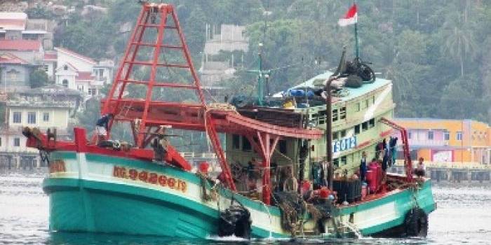 ?Satu kapal asing yang dipaksa berlabuh, karena memasuki perairan Indonesia. Foto:puspen Mabes TNI