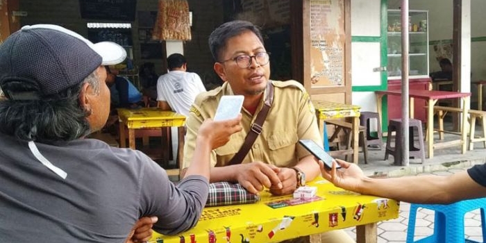 Wadir Pelayanan dan Penunjang RSUD Mardi Waluyo Kota Blitar, dr. Herya Putra saat memberikan keterangan terkait PDP Corona yang dinyatakan negatif.
