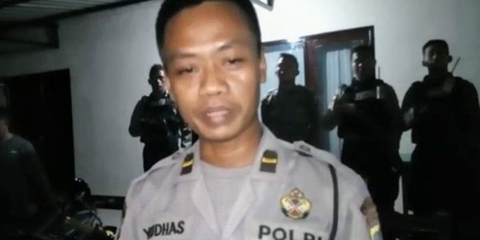 KBO Sabhara Polres Pamekasan, Ipda Yudhas saat memimpin operasi balap liar dini hari tadi.
