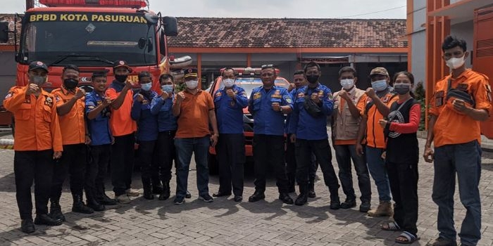 Tim bantu dari BPBD Kota Pasuruan saat hendak berangkat membantu Korban Erupsi Semeru.