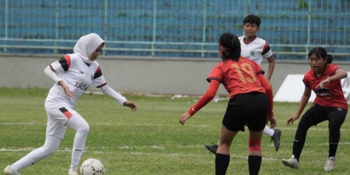 kontroversi-hasil-akhir-klasmen-grup-a-tim-sepak-bola-putri-kota-batu-dan-jember-layangkan-protes