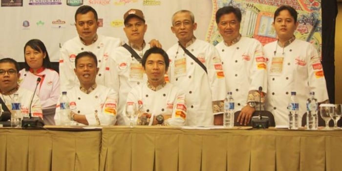 Winarko, (dua dari kanan) bersama para chef lainnya.