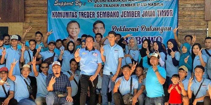 Komunitas Trader Sembako Jember saat deklarasi dukung Prabowo-Gibran.