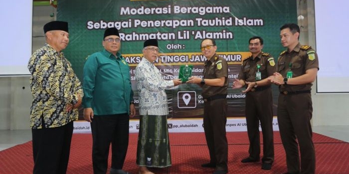 kejati-jatim-bekali-ribuan-santri-ponpes-al-ubaidah-wawasan-kebangsaan-dan-toleransi-beragama