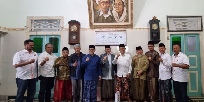 Gus Salam menerima kunjungan silaturahim Presiden PKS Ahmad Syaikhu bersama Ketua DPW PKS Jatim Irwan Setiawan di Ponpes Denanyar Jombang. Foto: Ist.