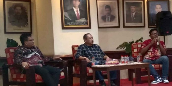 Talkshow yang digelar SMSI Surabaya dalam rangka memperingati HUT yang pertama.