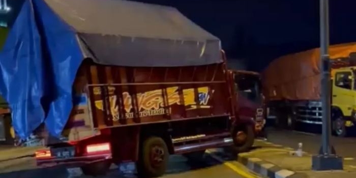 sopir-ngantuk-picu-tabrakan-beruntun-tiga-truk-di-lamongan-kerugian-capai-rp50-juta