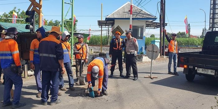 tutup-119-perlintasan-sebidang-kai-tangani-490-perlintasan-liar