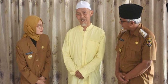 jelang-peringatan-1-muharram-vinanda-dan-gus-qowim-silaturahmi-ke-sejumlah-kiai-di-kota-kediri