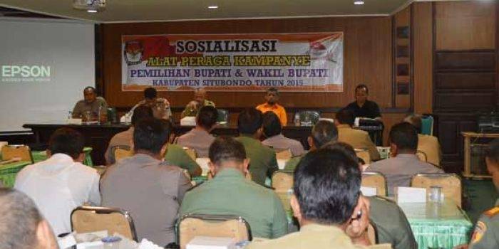 Sosialisasi APK oleh KPU di lantai dua Pemkab Situbondo. foto: hadi prayitno/BANGSAONLINE