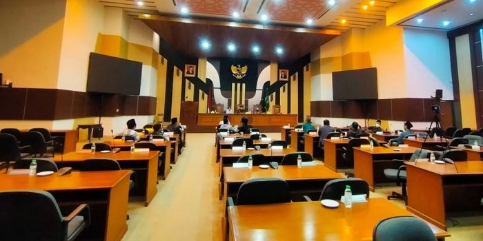 Paripurna DPRD Pasuruan membahas rencana perubahan tata tertib dan kode etik.