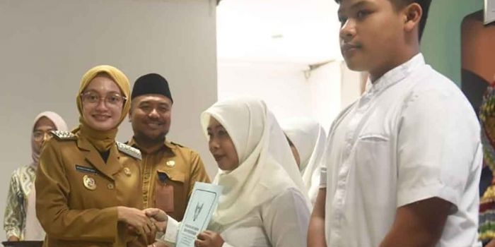 serahkan-ijazah-kesetaraan-wali-kota-kediri-targetkan-tidak-ada-angka-putus-sekolah