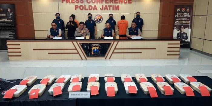 polda-jatim-gulung-pelaku-pengirim-narkoba-jaringan-timur-tengah-dan-bb-sabu-22-kilogram