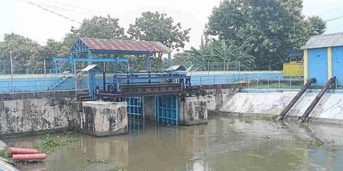 pintu-air-kuro-dibuka-genangan-akibat-luapan-bengawan-jero-lamongan-mulai-surut