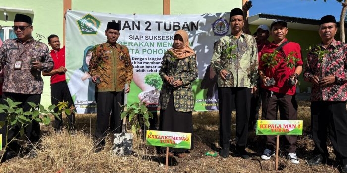 jadi-tuan-rumah-porseni-tingkat-ma-man-2-tuban-turut-lakukan-penanaman-pohon-matoa