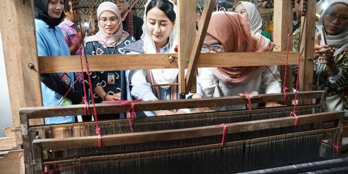 wali-kota-kediri-dampingi-wamendag-kunjungi-sentra-tenun-ikat-dorong-produk-lokal-go-ekspor