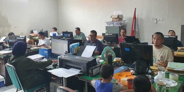 Pegawai Kantah Kabupaten Pasuruan saat melaksanakan kegiatan wisata kerja atau kerja di hari libur.