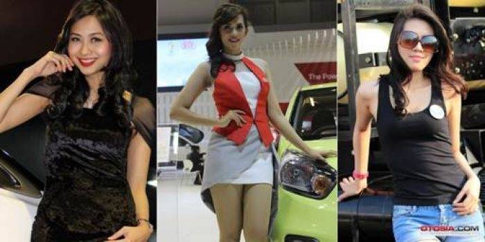 SPG cantik dalam IIMS. Foto: otosia.com