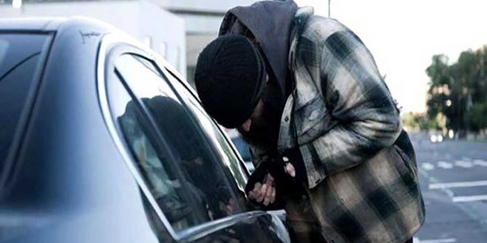 polsek-tenggilis-tangkap-2-pelaku-pencurian-pikap