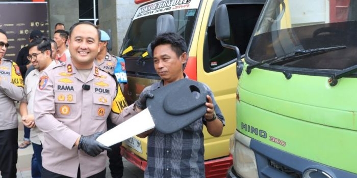 polres-gresik-kembalikan-motor-dan-truk-curian-kepada-pemilik-pelaku-berhasil-ditangkap