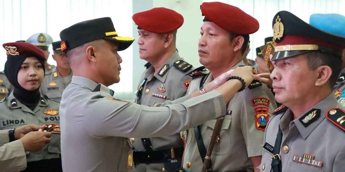 kapolres-gresik-pimpin-sertijab-kasatresnarkoba-dan-kasat-tahti