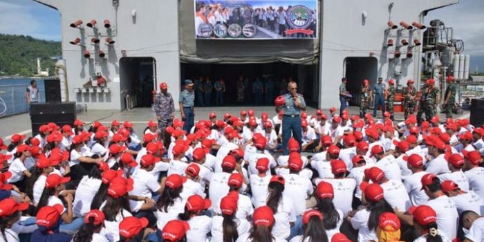 Upacara Pembukaan Satgas PPKM di Helly Deck KRI dr. Soeharso-990.